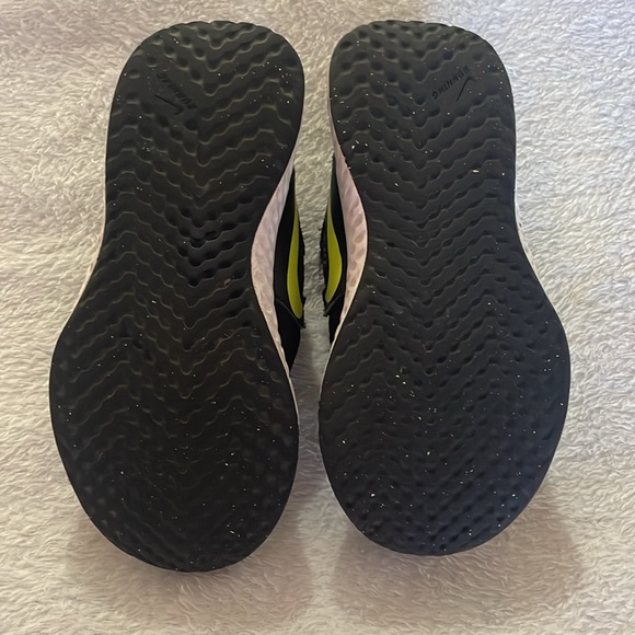 Nikes - Picture 4 of 5